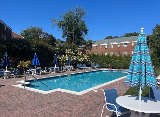 Photo - 14 Nathan Hale Dr Apartment