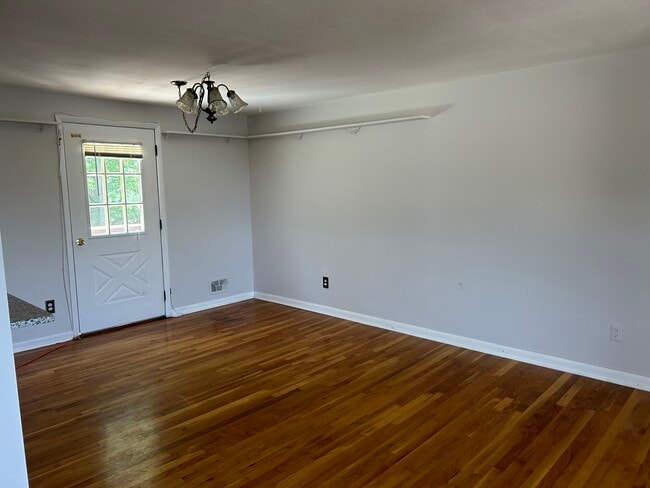 Building Photo - 14 Borman Dr