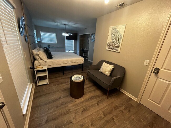 Foto del edificio - 7106 Linkcrest Dr