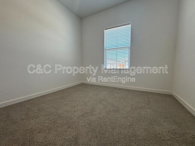 Foto del edificio - 1024 Deerhorn Dr W