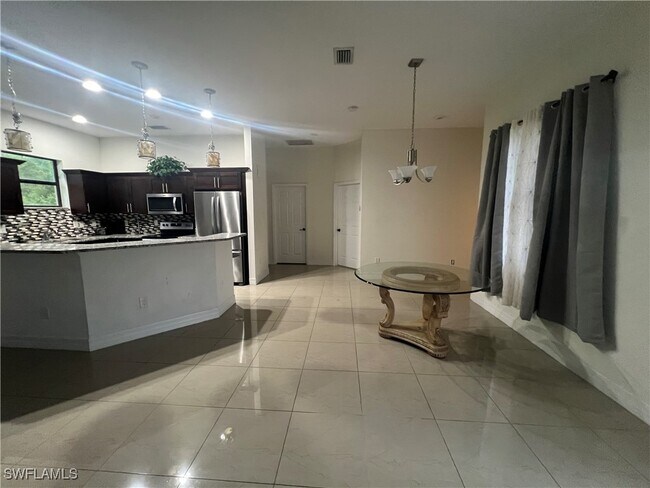 Foto del edificio - 2660 72nd Ave NE