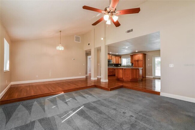 Building Photo - 931 Waverly Dr