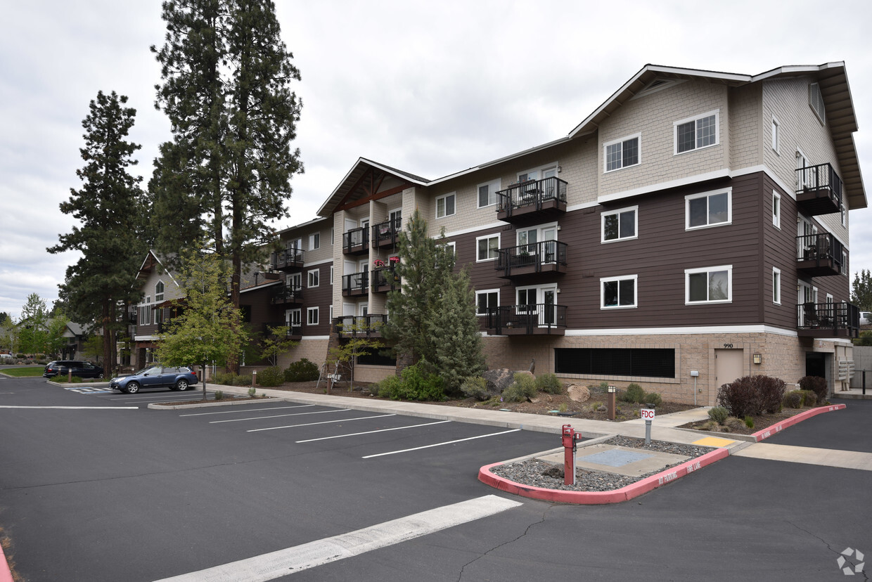 Building Photo - Mountain Laurel Lodge