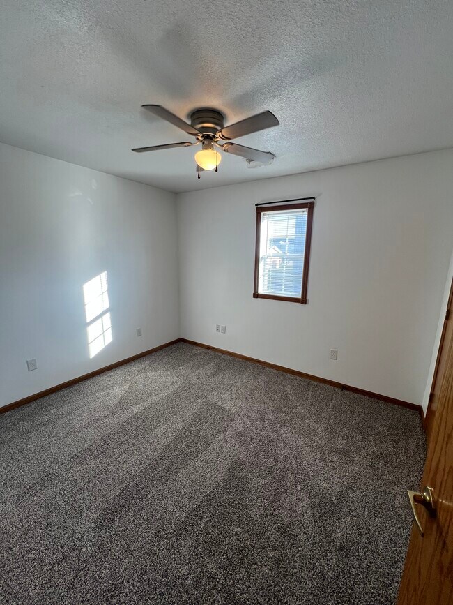 Foto del edificio - 109 W Pleasant St