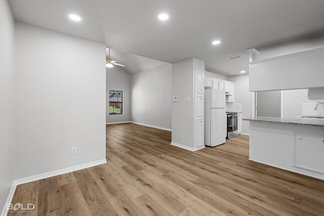 Foto del edificio - Check Out this 3 bed 2 bath in North Shrev...