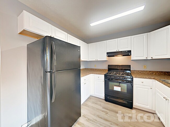 Foto del edificio - 575 Woodcrest Manor Dr