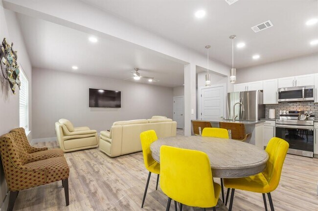 Foto del edificio - 24700 Whitney Dr