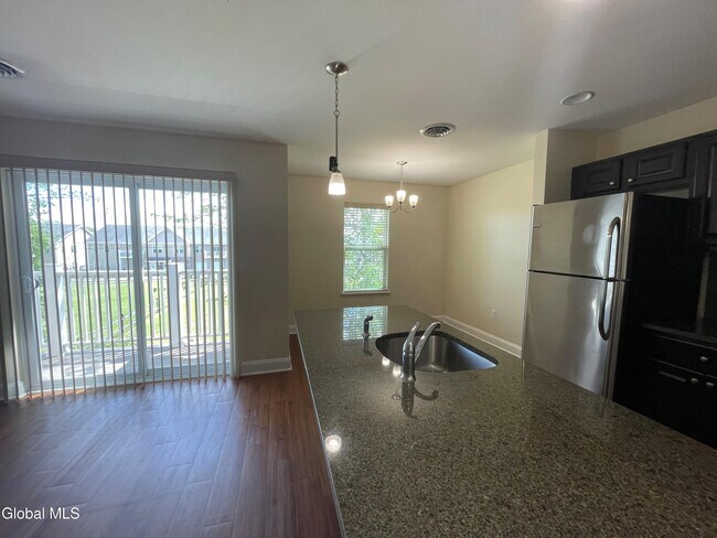 Foto del edificio - 74 Weibel Ave