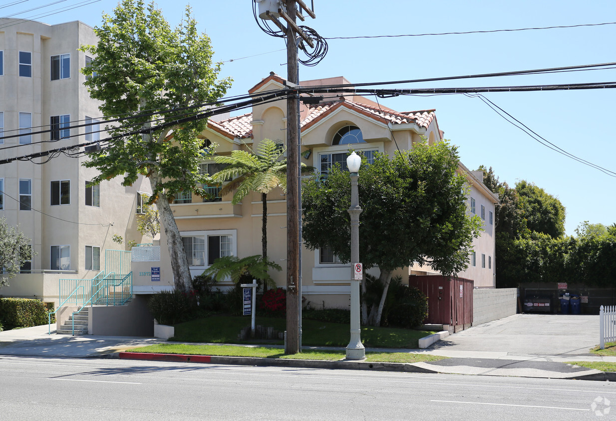 Building Photo - Sea Breeze Apartments