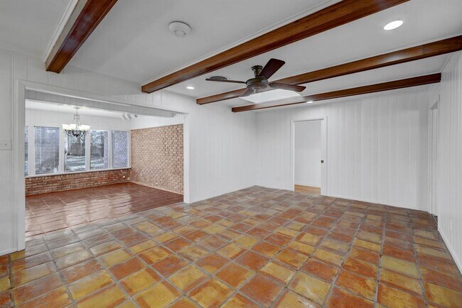 Building Photo - 842 Riedel Dr