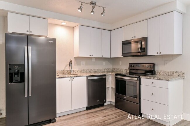 Foto del edificio - 3150 N Harlan St