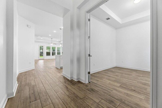 Foto del edificio - 5209 Mandevilla Dr
