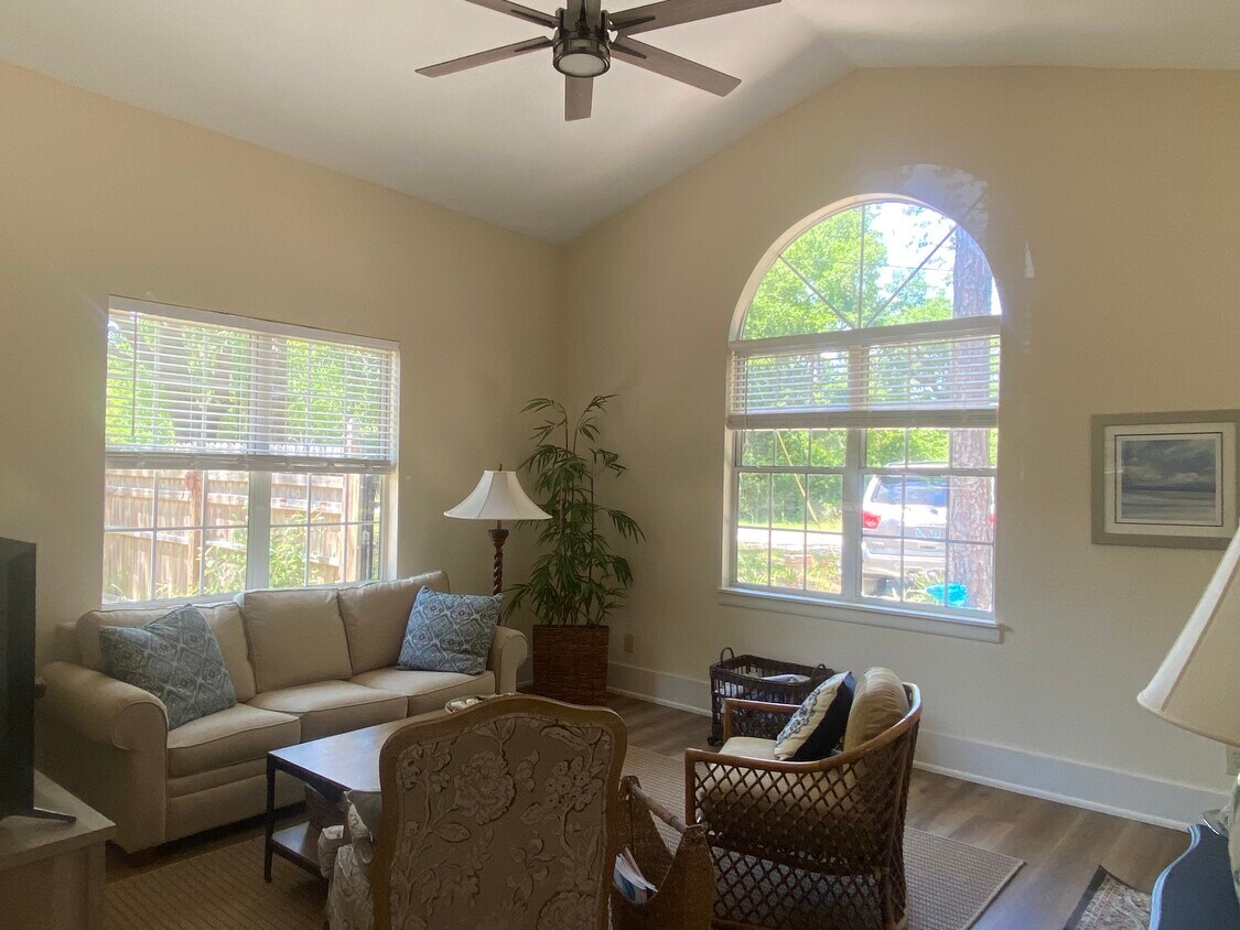 218 Bobby Cato St, Apalachicola, FL 32320 House Rental in