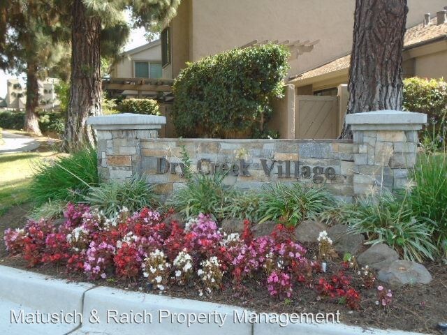 Foto del edificio - 1715 Cherryhills Ln