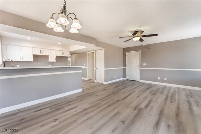 Foto del edificio - 5689 E Lake Mead Blvd