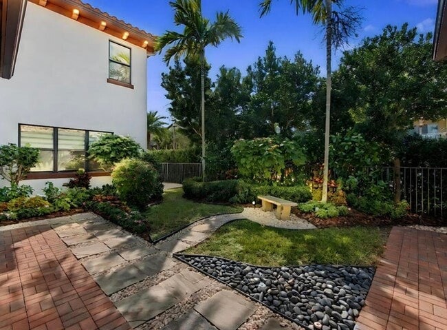 Building Photo - 8125 Hobbes Way