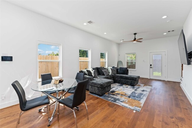 Foto del edificio - 3040 Webster St