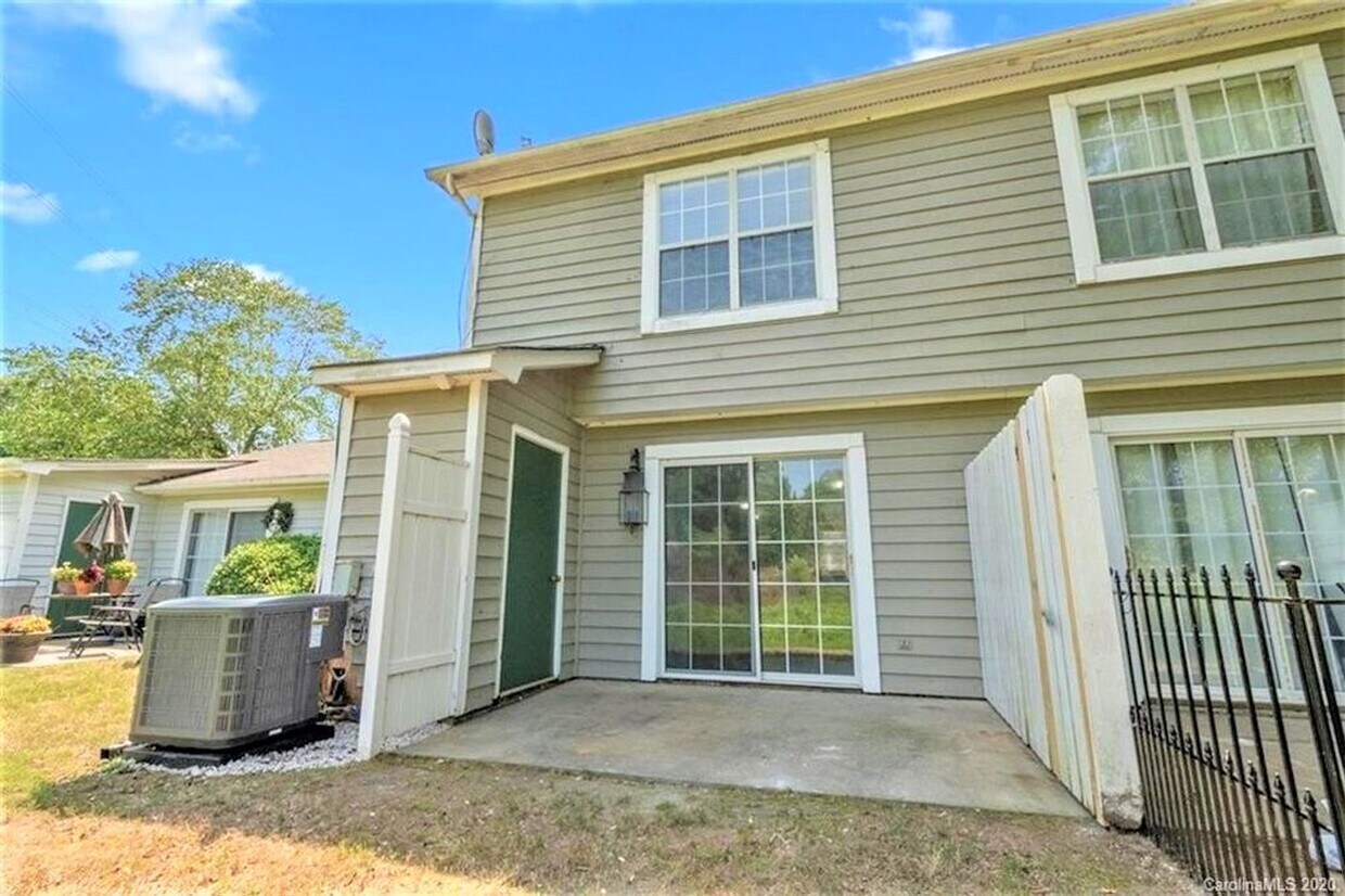 Foto del edificio - Regent Park Townhome