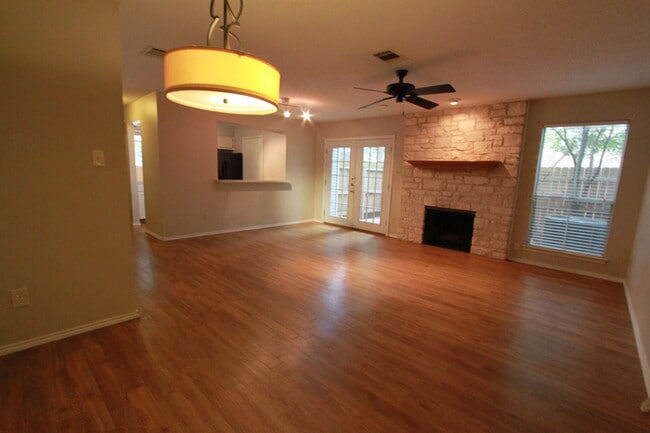 Foto del edificio - 2 Bedroom, 1.5 Bath Condo in Northwest Hills Near Far West Blvd