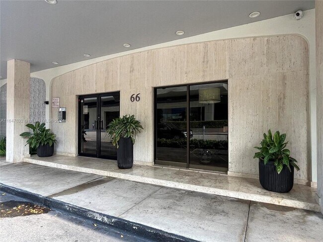 Foto del edificio - 66 Valencia Ave