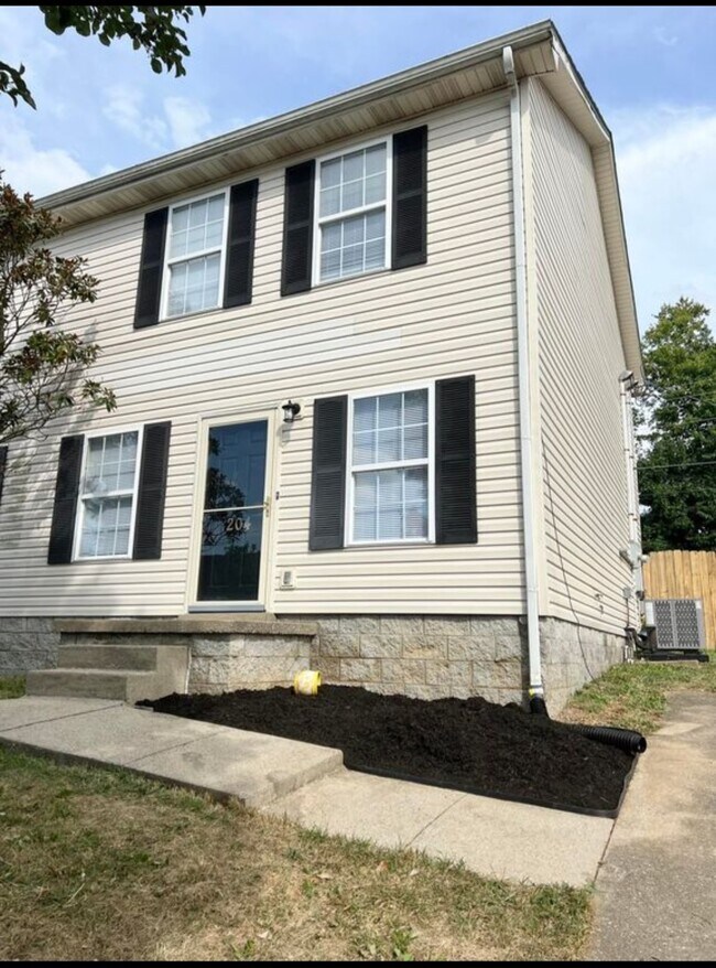 Building Photo - 204 Maple Leaf Ln