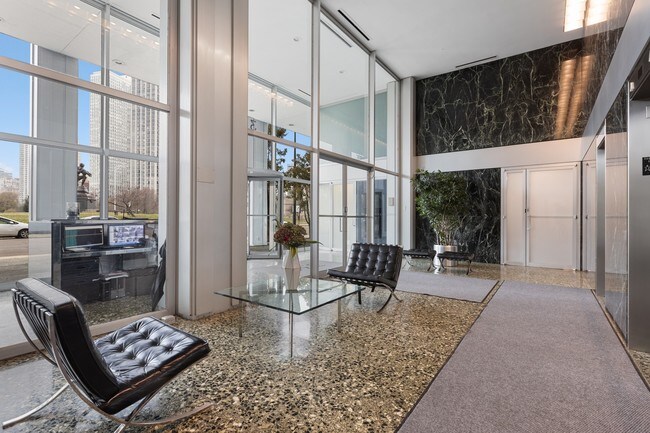 Foto del edificio - 330 W Diversey Pkwy
