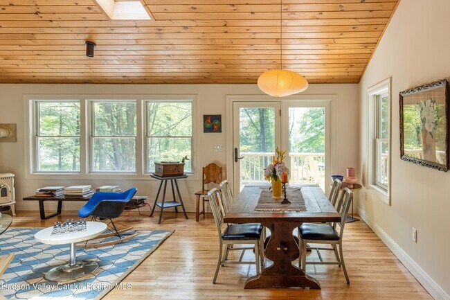 Foto del edificio - 19 Bakertown Rd