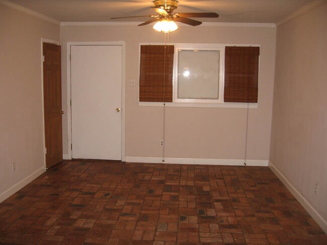 Building Photo - 6462 Stuardi Ct
