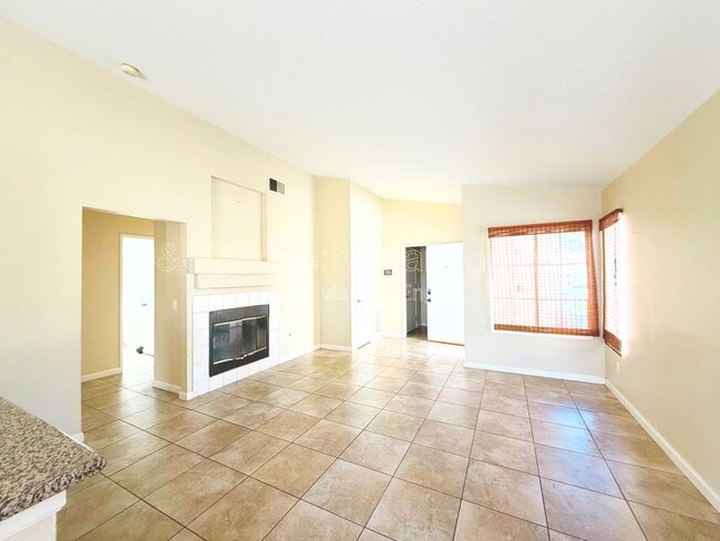 Foto del edificio - 13489 Monterey Way