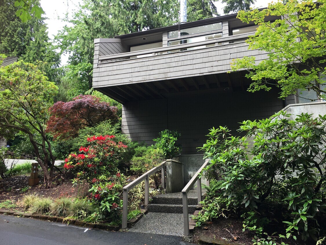3607 93rd Ave SE, Mercer Island, WA 98040 Townhome Rentals in Mercer