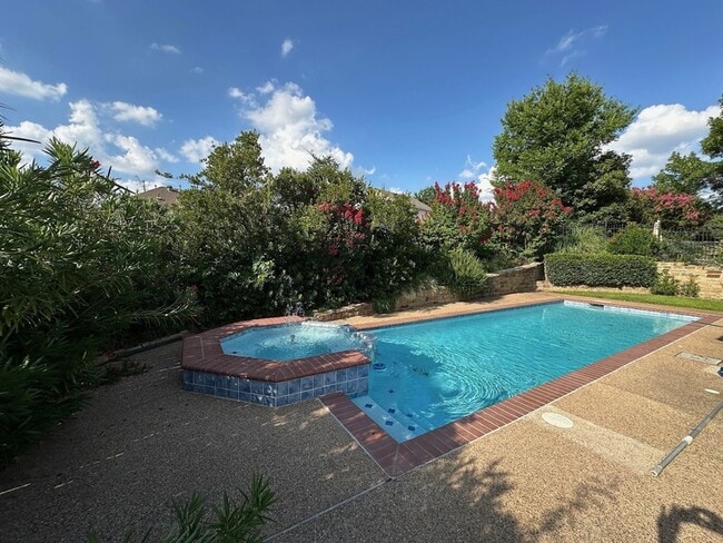 Photo - 600 Huntersridge Ct House