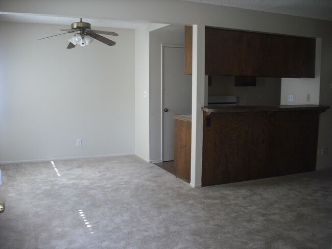 Foto del edificio - Popular townhouse in great location