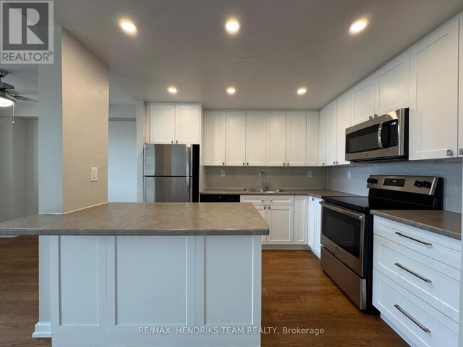Building Photo - 5611 Valley Way