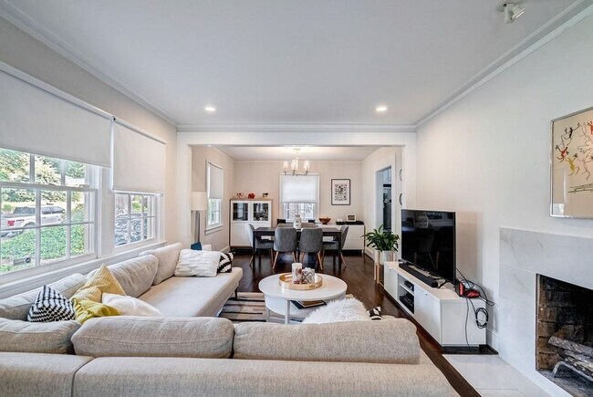 Foto del edificio - 2875 Lookout Pl NE