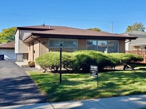 Building Photo - 2140 Eastview Dr Building Photo - 2140 Eastview Dr