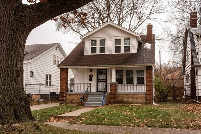 Building Photo - $1,300- Completely Renovated 3 Bedroom