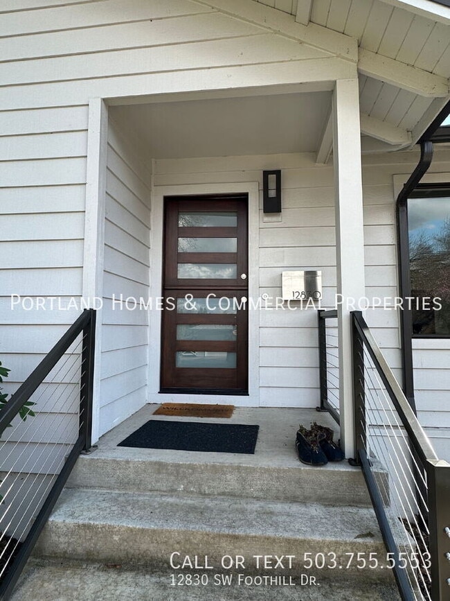 Foto del edificio - 12830 SW Foothill Dr