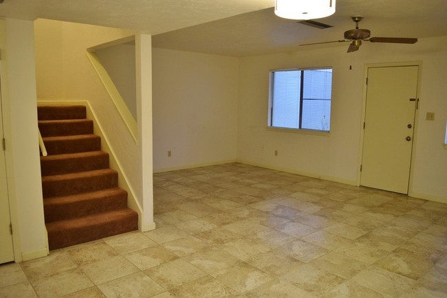 Foto del edificio - 2795 Blairstone Ct