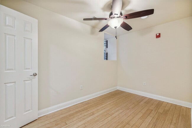 Foto del edificio - 4 br, 3 bath Triplex - 2129 N 17TH ST Unit...