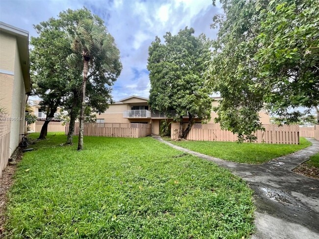Building Photo - 4220 NW 79th Ave