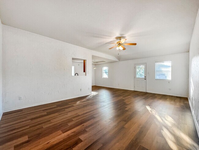 Building Photo - 1711 Freedom Loop