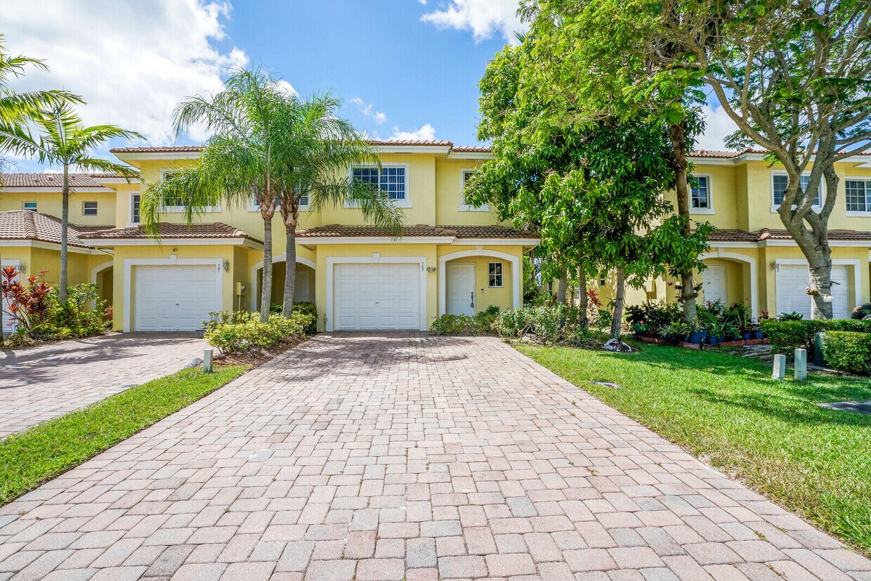 785 Imperial Lake Rd, West Palm Beach, FL 33413 Townhome Rentals in West Palm Beach FL
