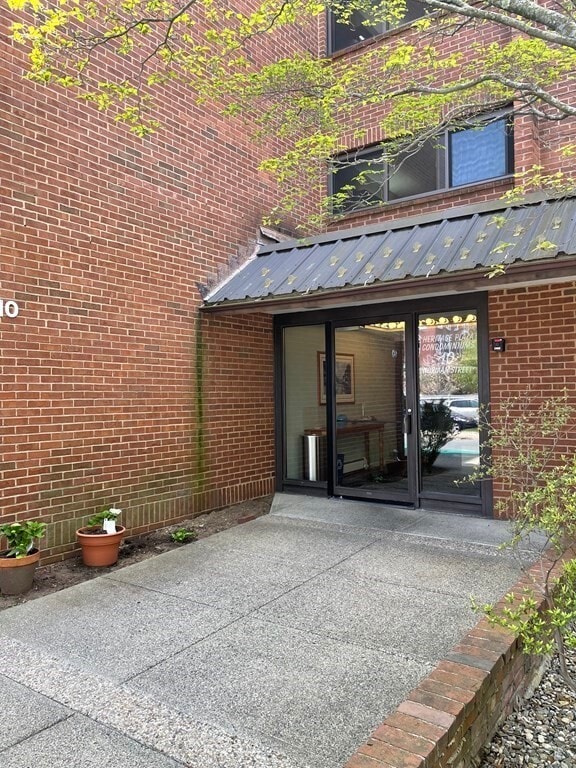 10 Norman St Unit 202, Salem, MA 01970 Condo for Rent in Salem, MA