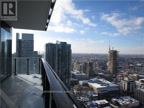 Building Photo - 224 King St W