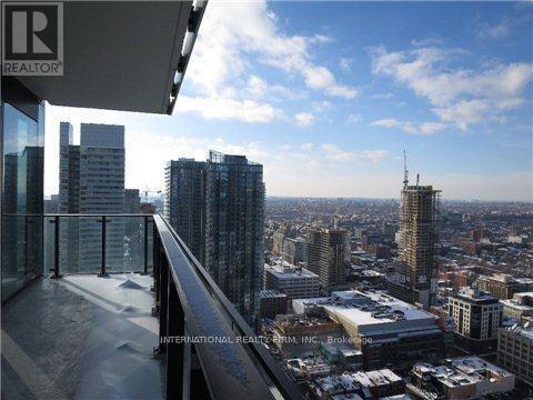 Photo du bâtiment - 224 King St W