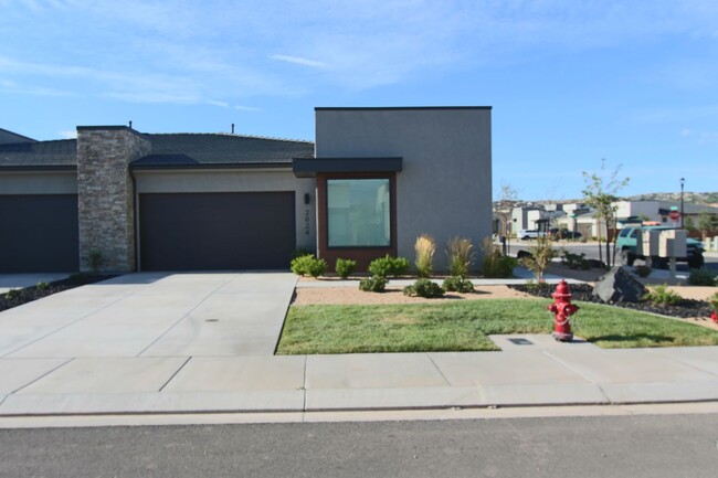 Building Photo - Like NEW 3 Bed Snowberry Dr!