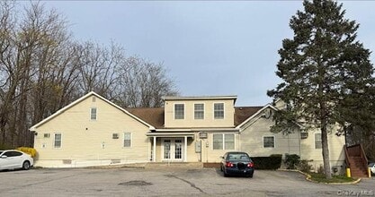 Building Photo - 94 Old Post Rd