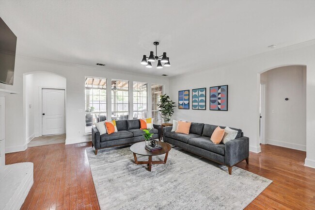 Foto del edificio - 4325 Angelina Dr