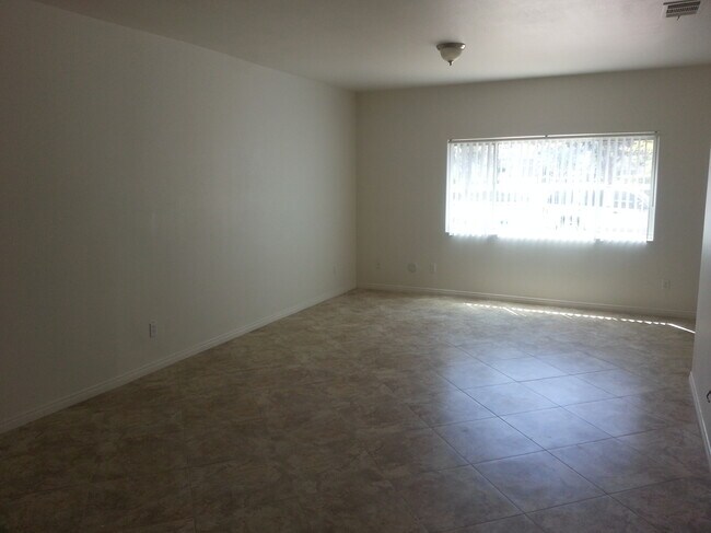 Foto del edificio - 28160 Landau Blvd