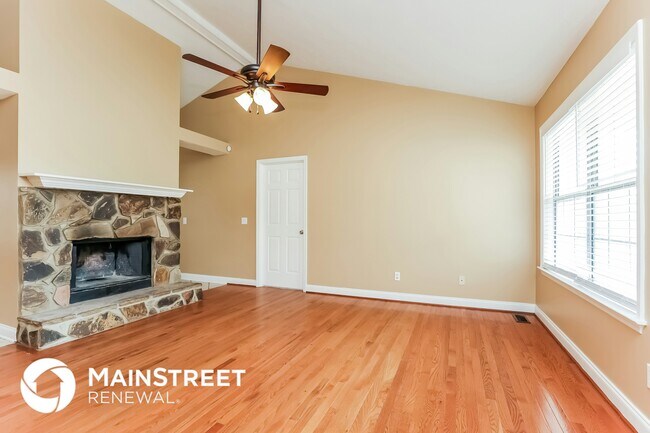 Foto del edificio - 5021 Trailwater Dr